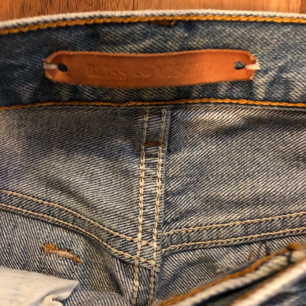 Levi's Light Blue Denim Straight Leg Jeans with Blue Floral Embroidery - Picture 5 of 8